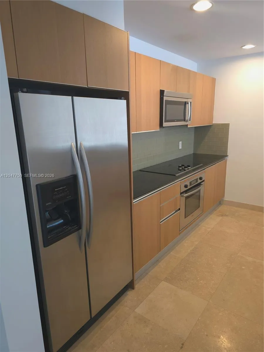 1060 Brickell Ave #1701 Miami, FL 33131