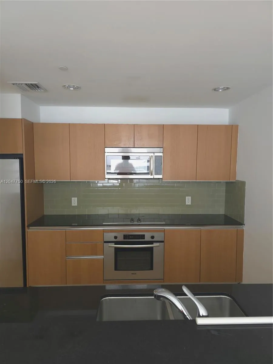 1060 Brickell Ave #1701 Miami, FL 33131