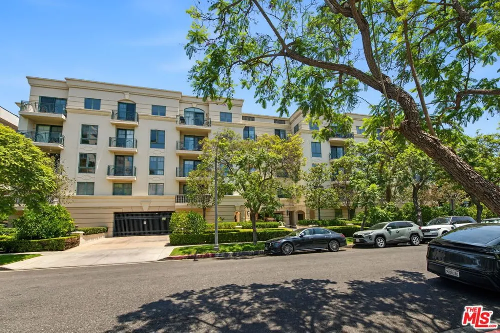 430 Oakhurst Drive #PH406 Beverly Hills, CA 90210