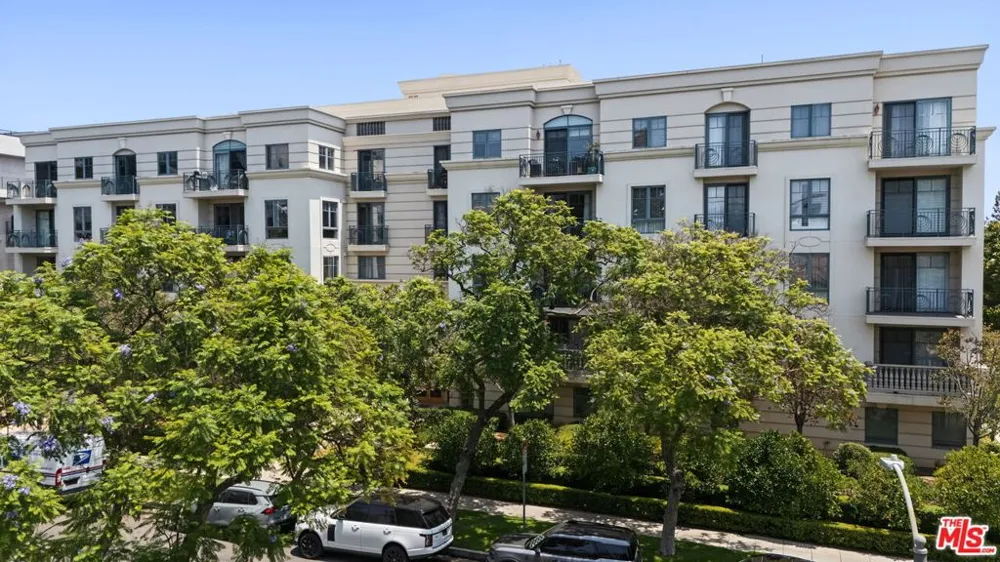 430 Oakhurst Drive #PH406 Beverly Hills, CA 90210