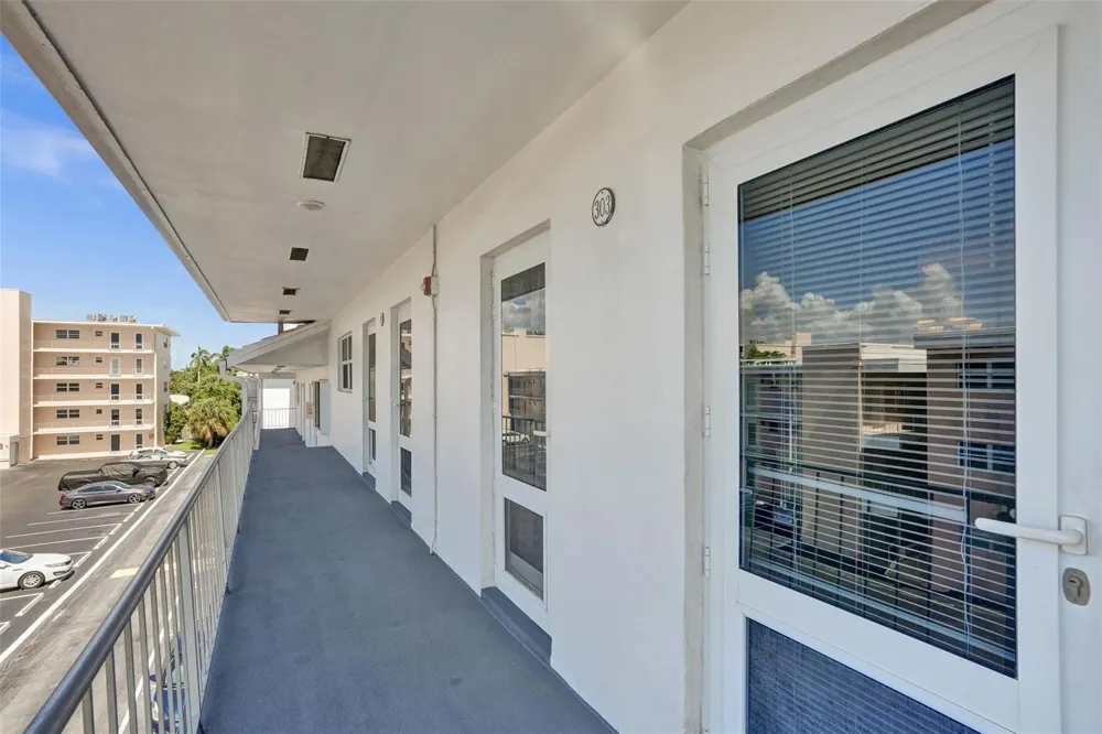 1461 S Ocean Boulevard #303 Lauderdale By The Sea, FL 33062