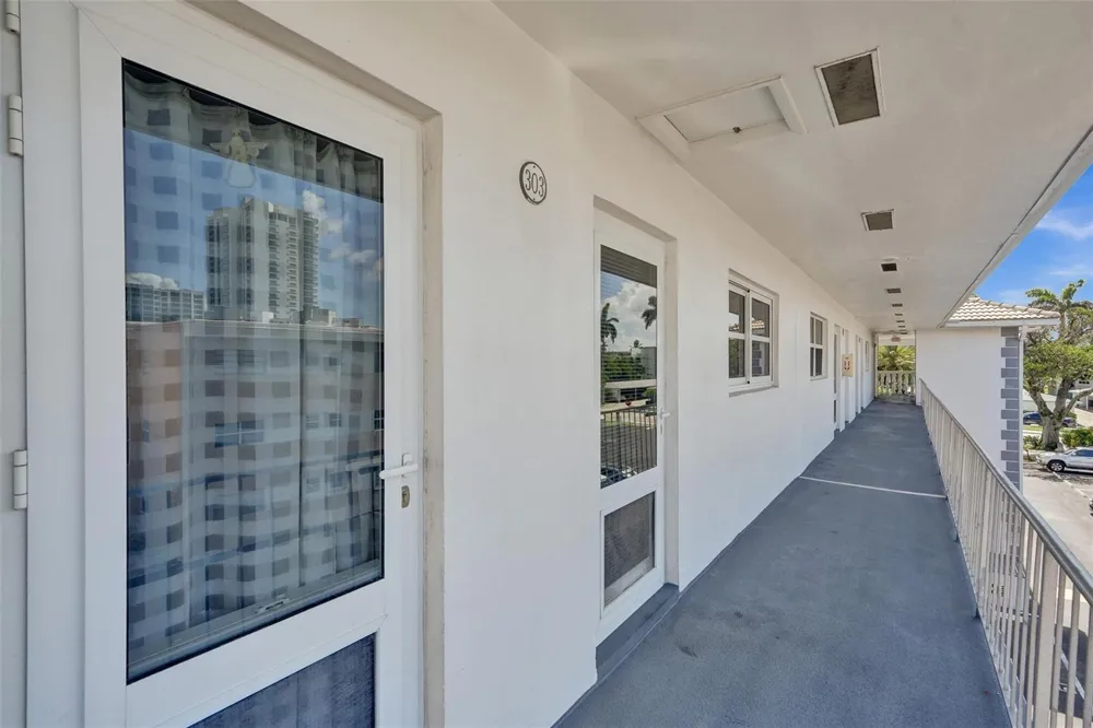 1461 S Ocean Boulevard #303 Lauderdale By The Sea, FL 33062
