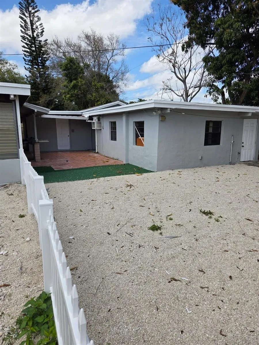 31 Edmund Road ##5 West Park, FL 33023