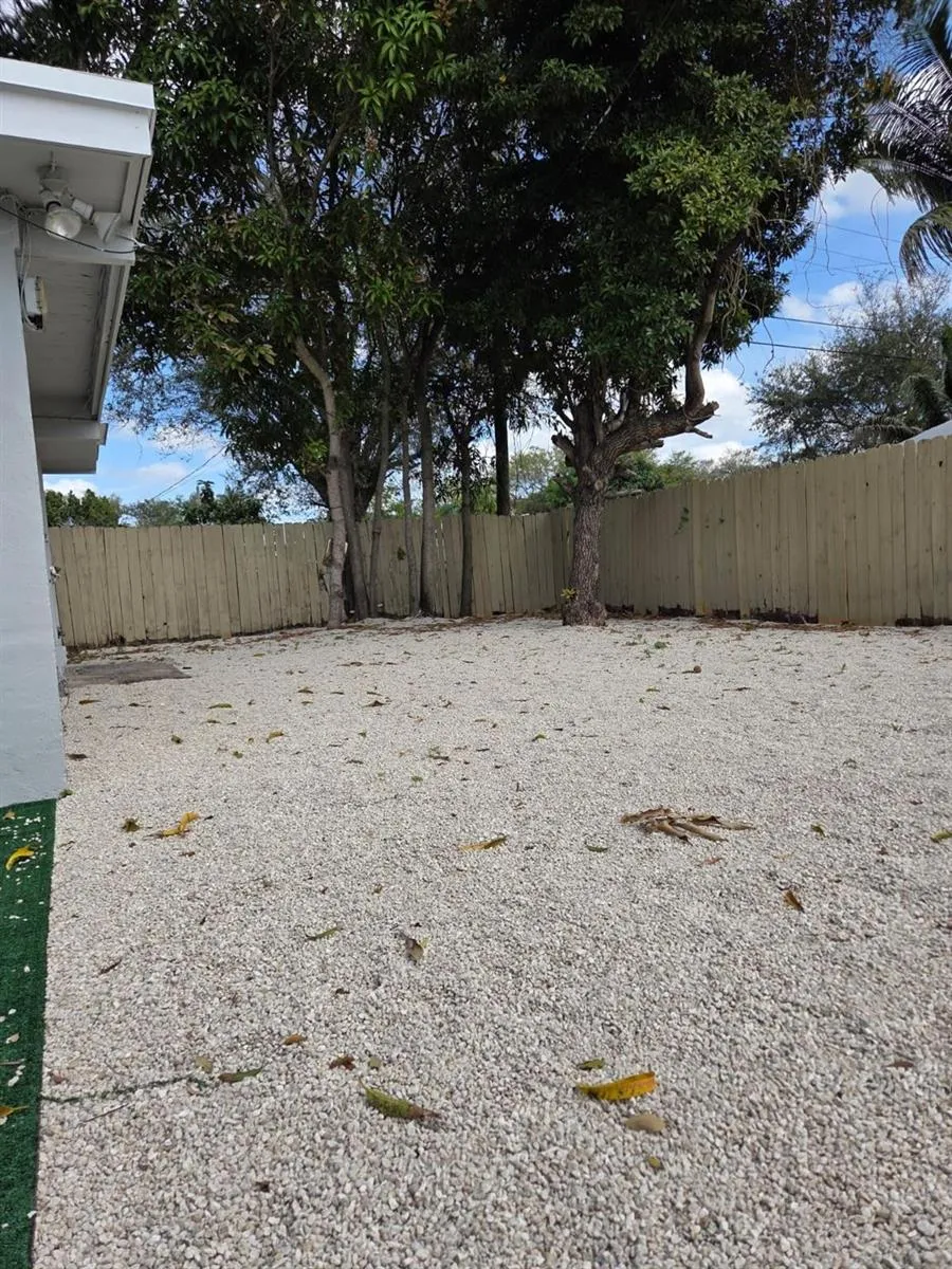 31 Edmund Road ##5 West Park, FL 33023