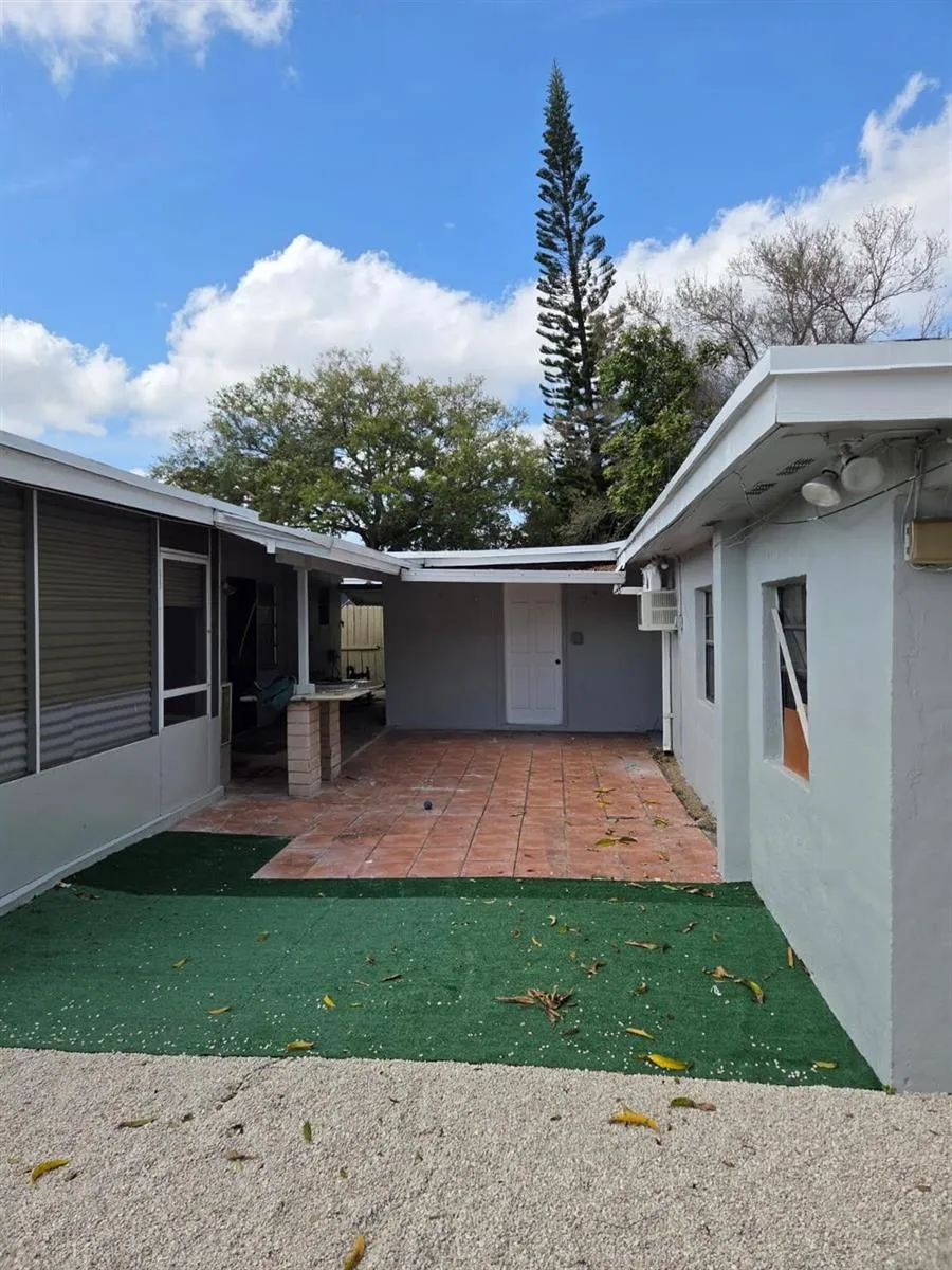 31 Edmund Road ##5 West Park, FL 33023