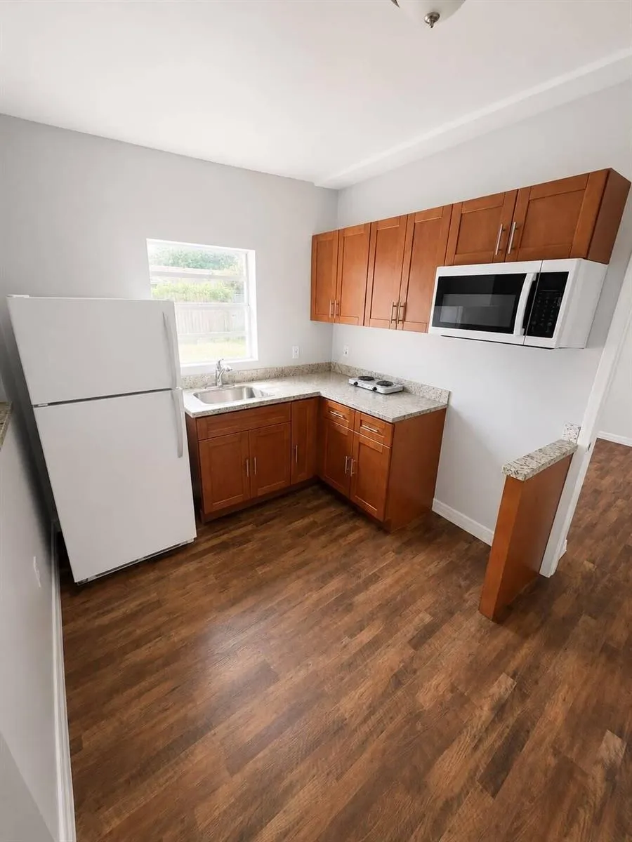 31 Edmund Road ##5 West Park, FL 33023
