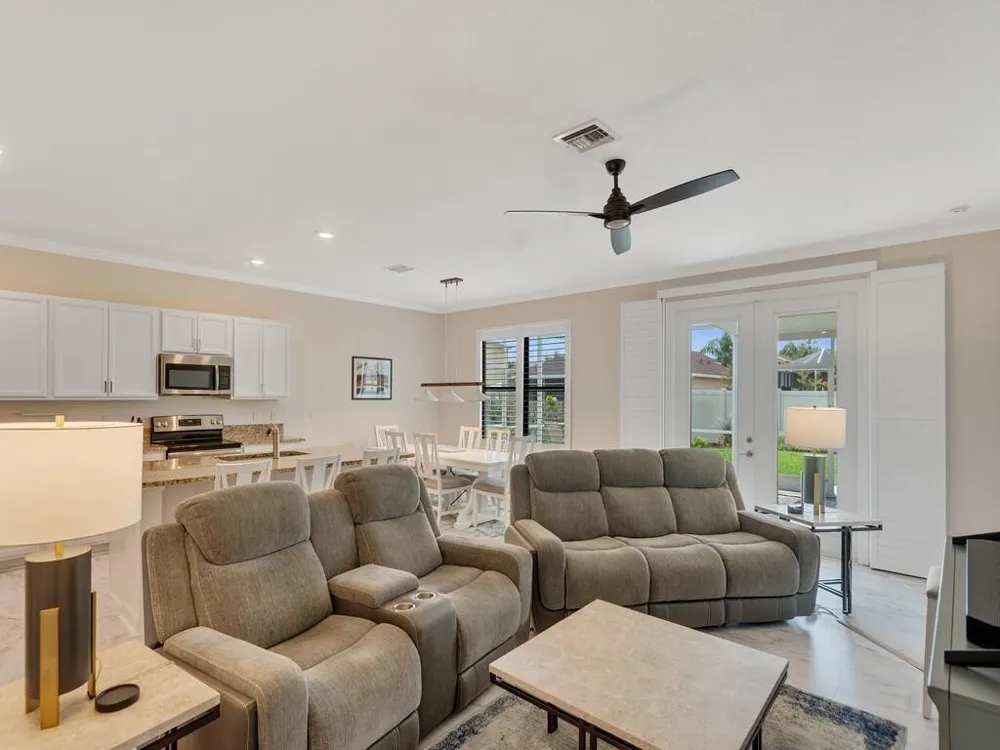 10105 Verona Manor Vero Beach, FL 32966