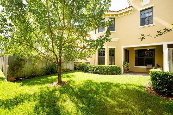 10426 Wellington Parc Drive Wellington, FL 33449