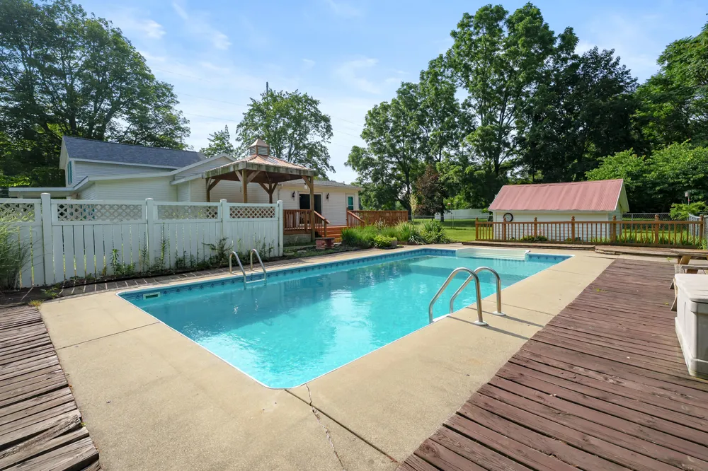 59418 65th Street Hartford, MI 49057