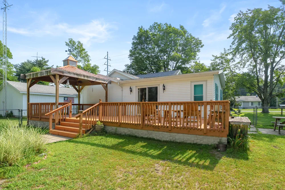 59418 65th Street Hartford, MI 49057