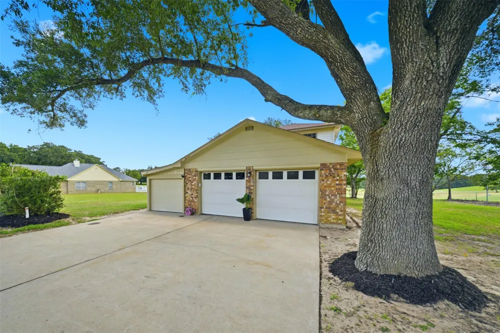 22 Patio Drive Hilltop Lakes, TX 77871