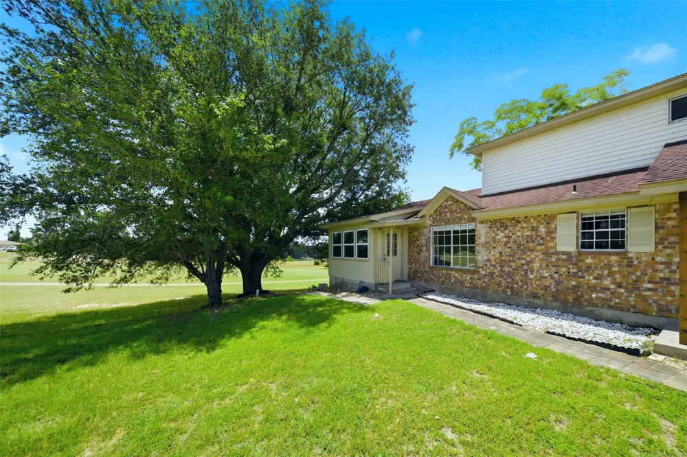 22 Patio Drive Hilltop Lakes, TX 77871