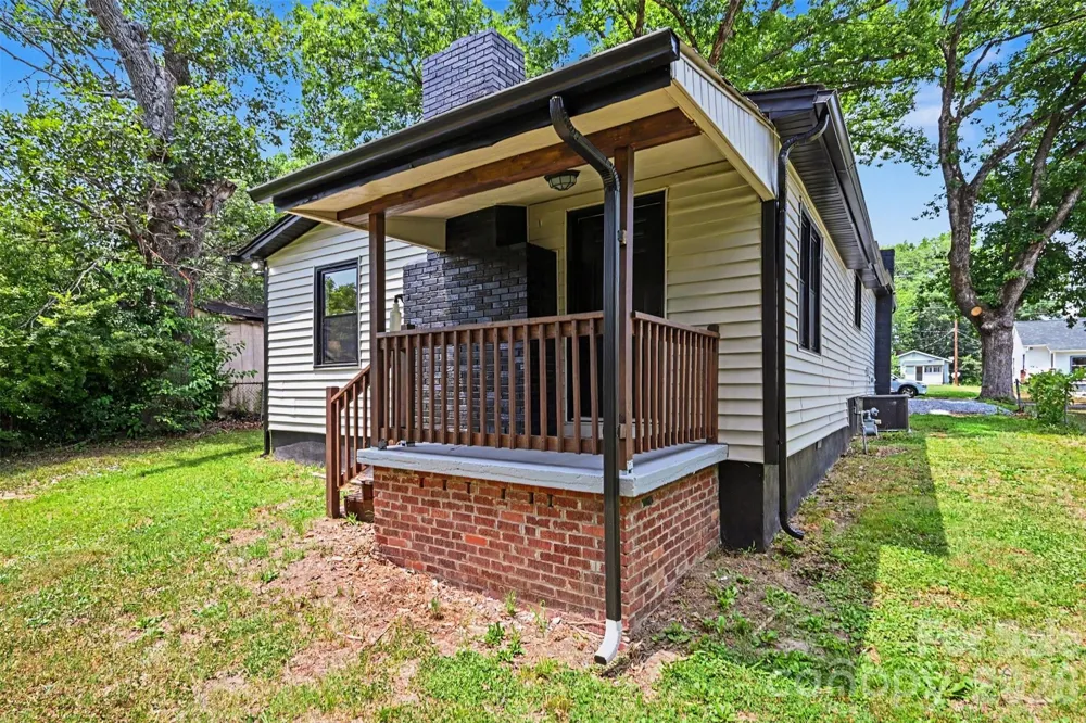 104 E Hartford Avenue Bessemer City, NC 28016