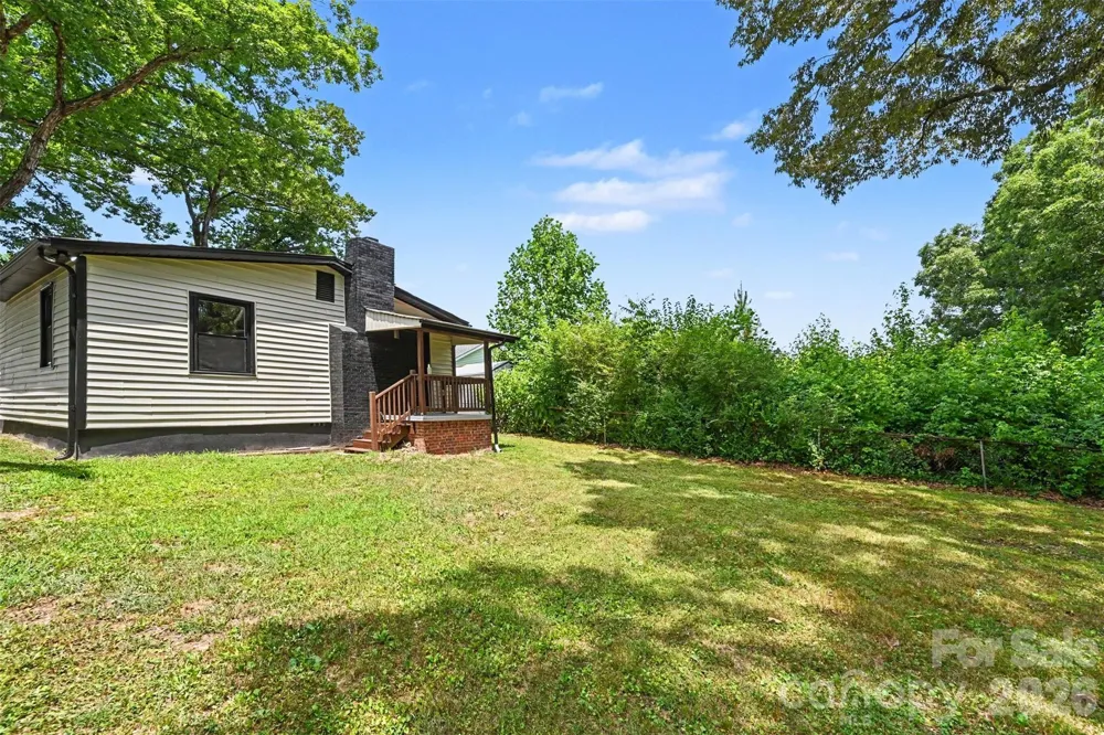 104 E Hartford Avenue Bessemer City, NC 28016