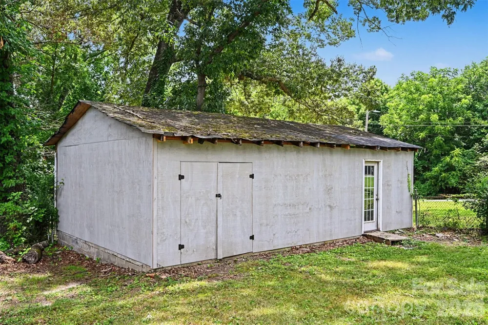 104 E Hartford Avenue Bessemer City, NC 28016