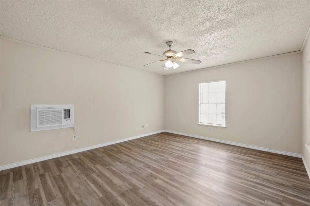 303 Avenue E Moody, TX 76557