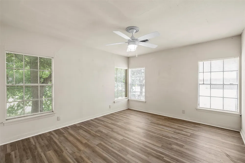 303 Avenue E Moody, TX 76557