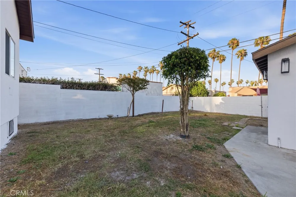 5612 S Rimpau Los Angeles, CA 90043