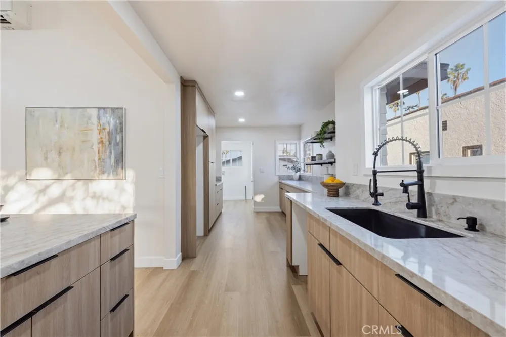 5612 S Rimpau Los Angeles, CA 90043
