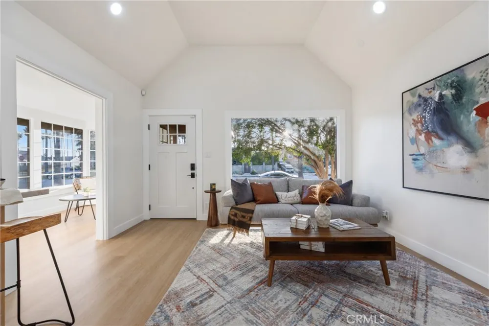 5612 S Rimpau Los Angeles, CA 90043