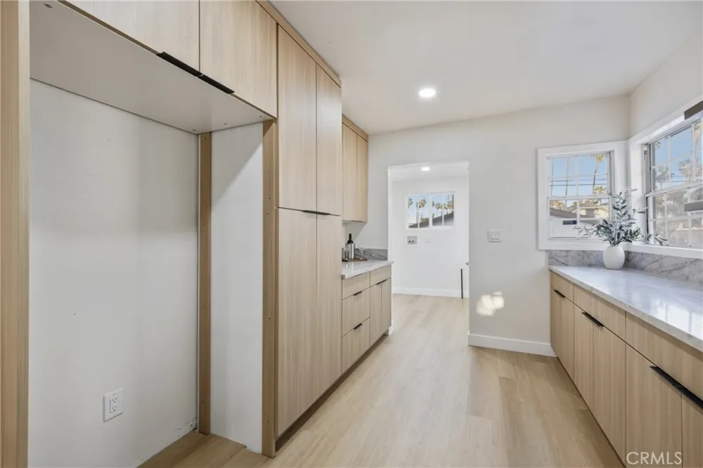 5612 S Rimpau Los Angeles, CA 90043