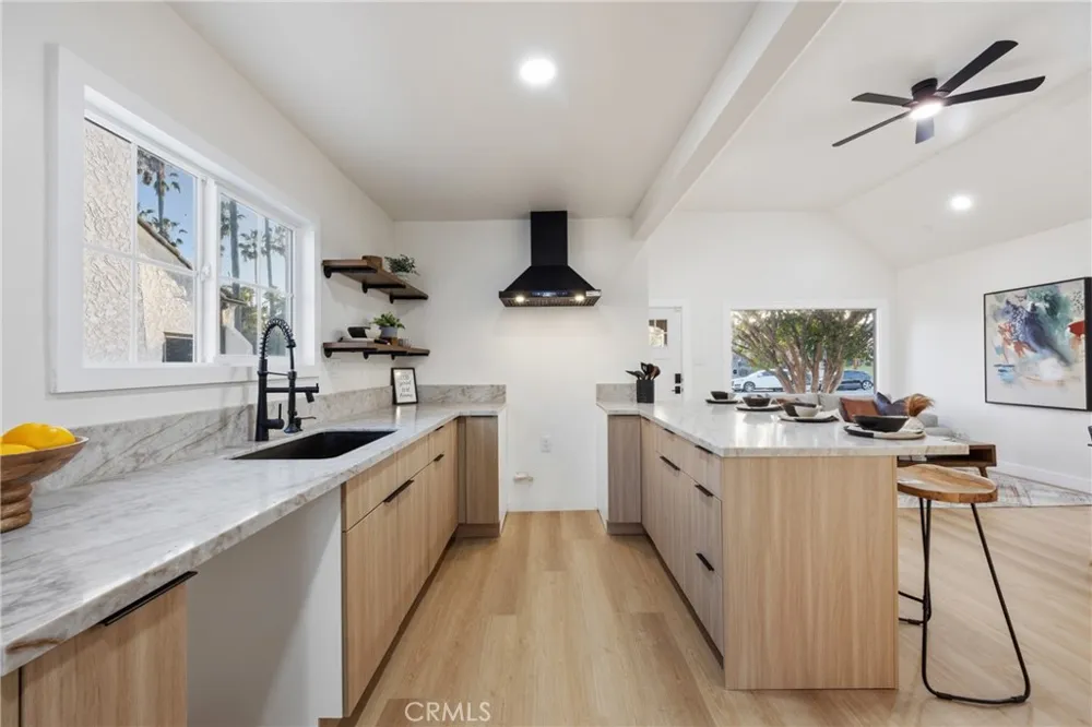 5612 S Rimpau Los Angeles, CA 90043