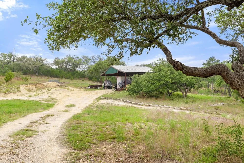 1850 Pursley Road Dripping Springs, TX 78620