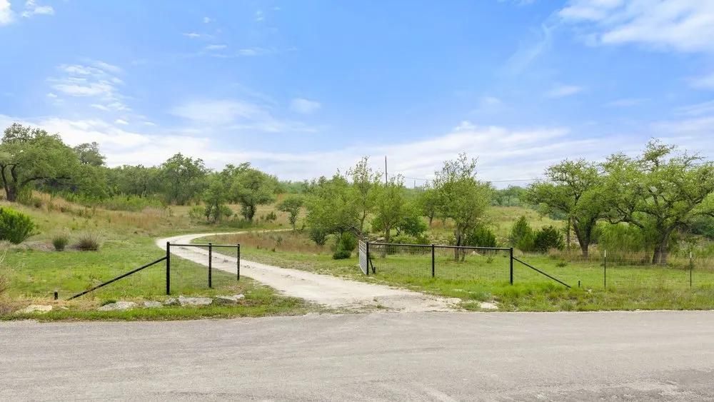 1850 Pursley Road Dripping Springs, TX 78620