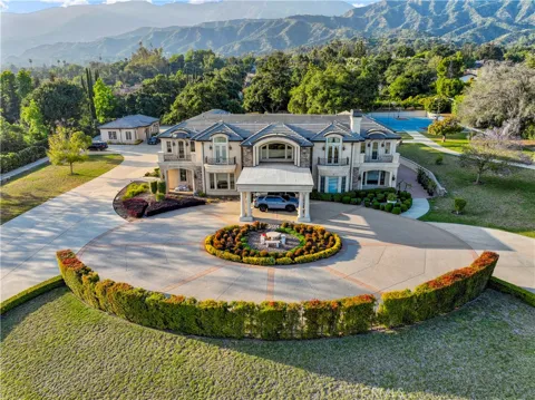 1433 Royal Oaks