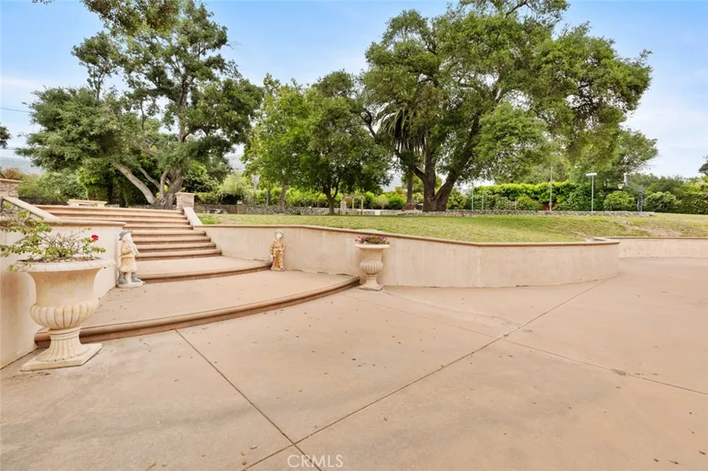 1433 Royal Oaks Bradbury, CA 91008