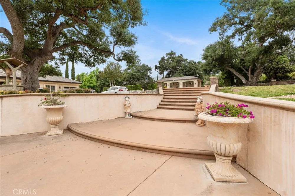 1433 Royal Oaks Bradbury, CA 91008