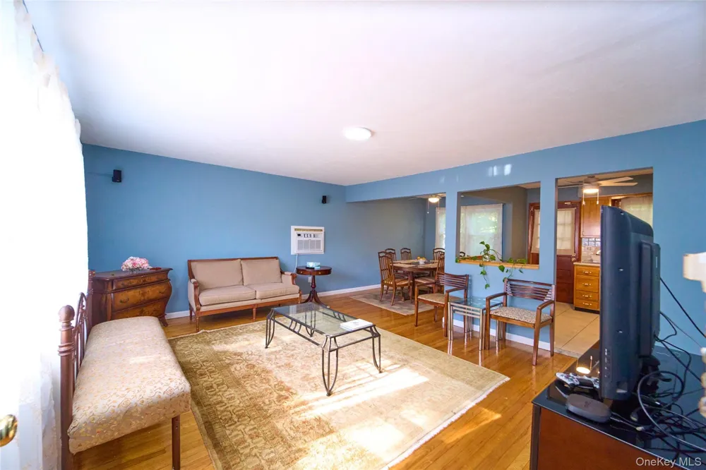 12 Goeller Avenue Huntington Station, NY 11746