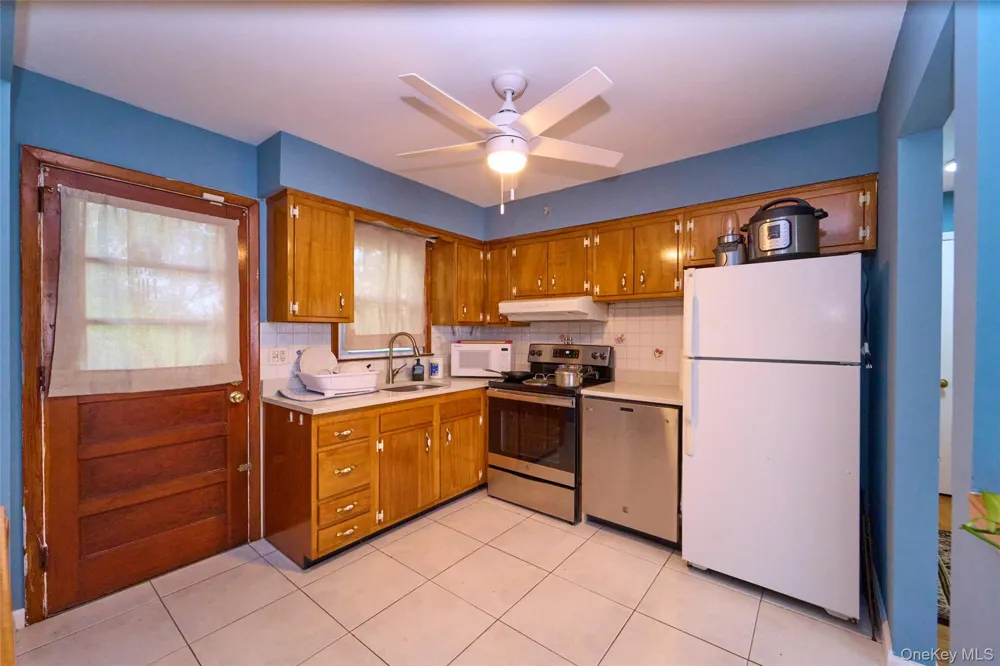 12 Goeller Avenue Huntington Station, NY 11746