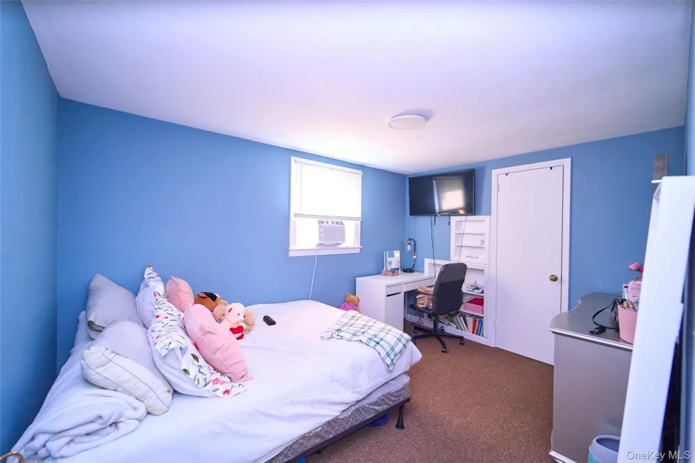 12 Goeller Avenue Huntington Station, NY 11746