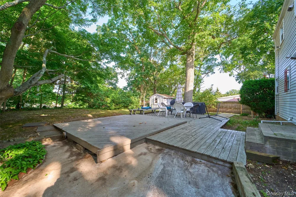 12 Goeller Avenue Huntington Station, NY 11746