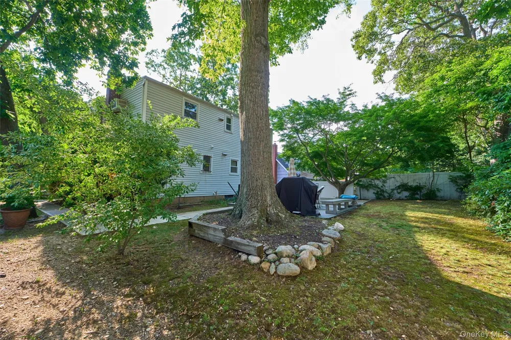 12 Goeller Avenue Huntington Station, NY 11746