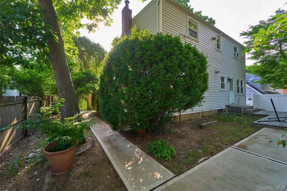 12 Goeller Avenue Huntington Station, NY 11746