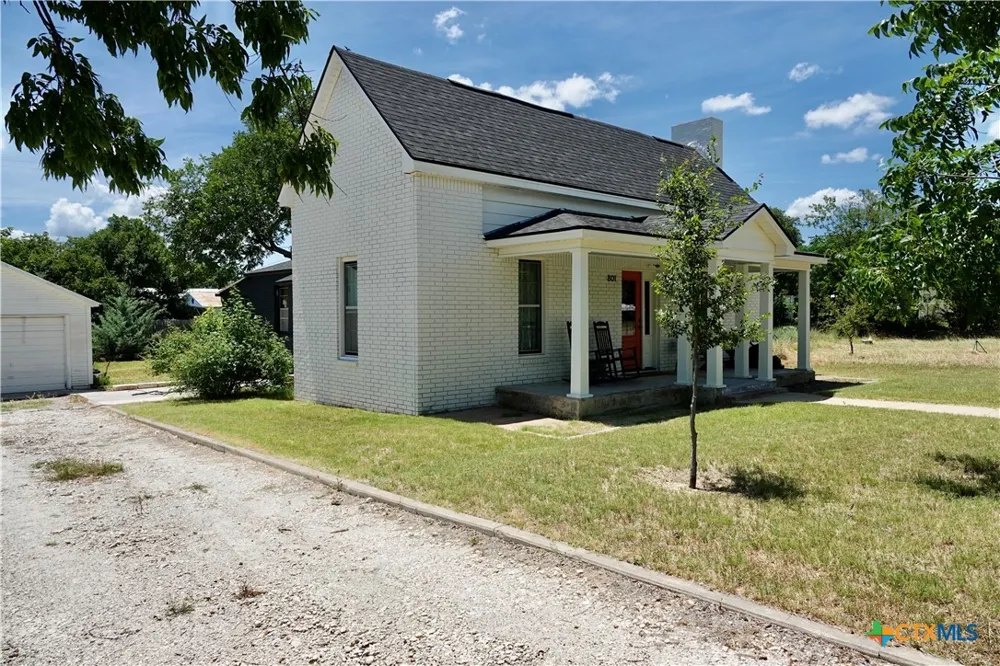 801 Reynolds Goldthwaite, TX 76844