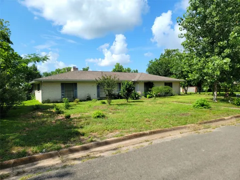 706 W Fourth