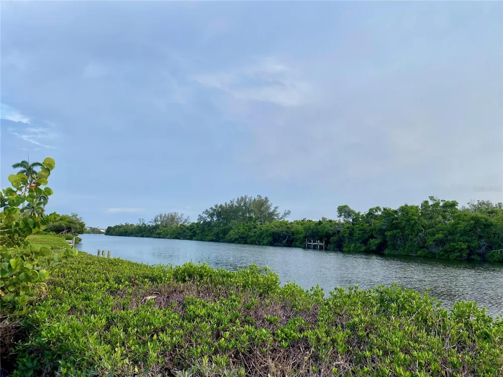 7820 MIDNIGHT PASS Sarasota, FL 34242