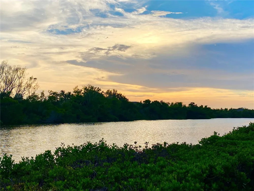 7820 MIDNIGHT PASS Sarasota, FL 34242