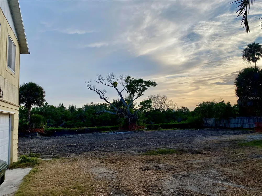 7820 MIDNIGHT PASS Sarasota, FL 34242