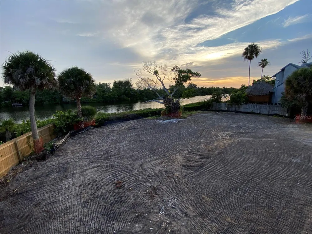 7820 MIDNIGHT PASS Sarasota, FL 34242