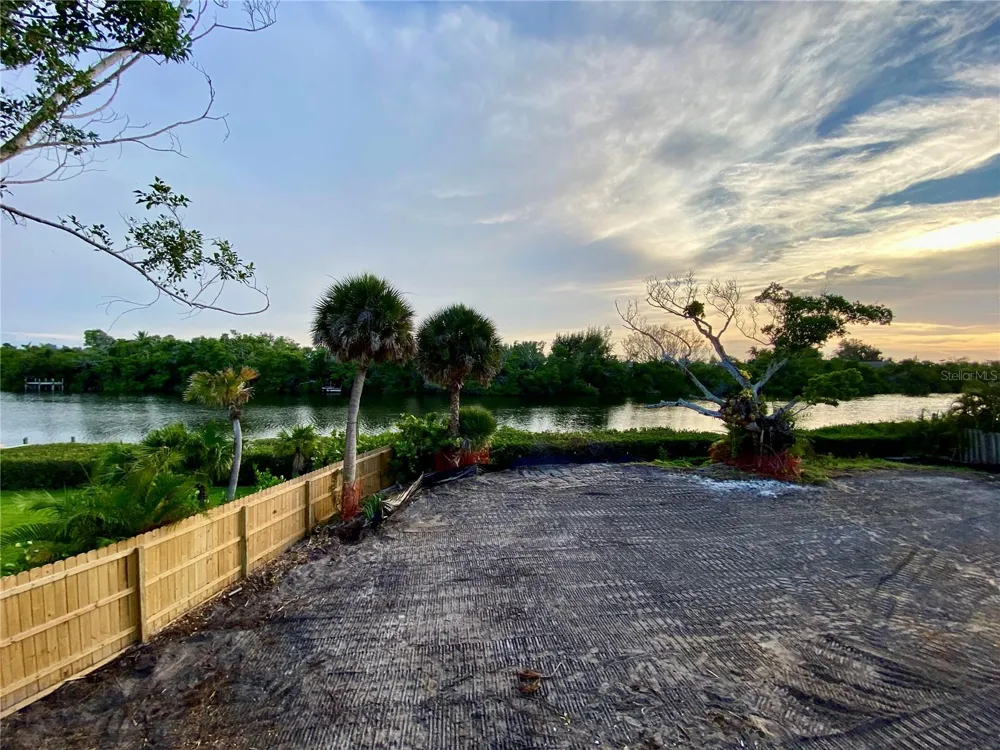 7820 MIDNIGHT PASS Sarasota, FL 34242