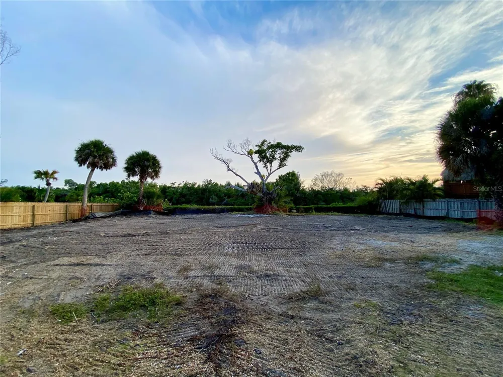 7820 MIDNIGHT PASS Sarasota, FL 34242