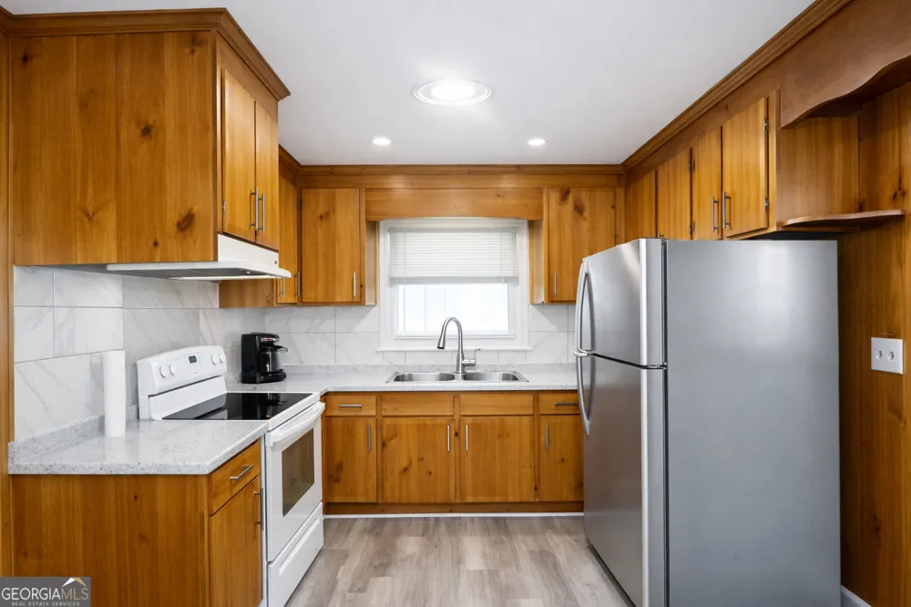 72 Bell ST Hartwell, GA 30643