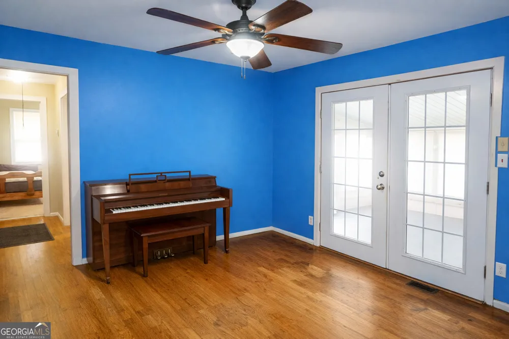 72 Bell ST Hartwell, GA 30643