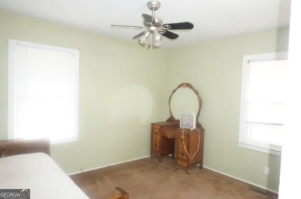 72 Bell ST Hartwell, GA 30643