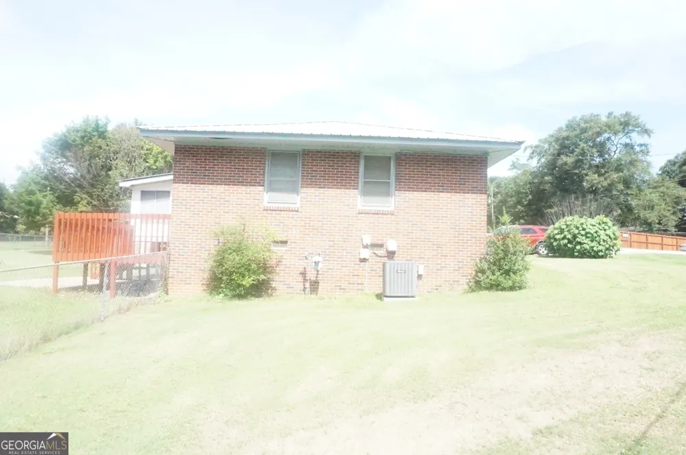 72 Bell ST Hartwell, GA 30643