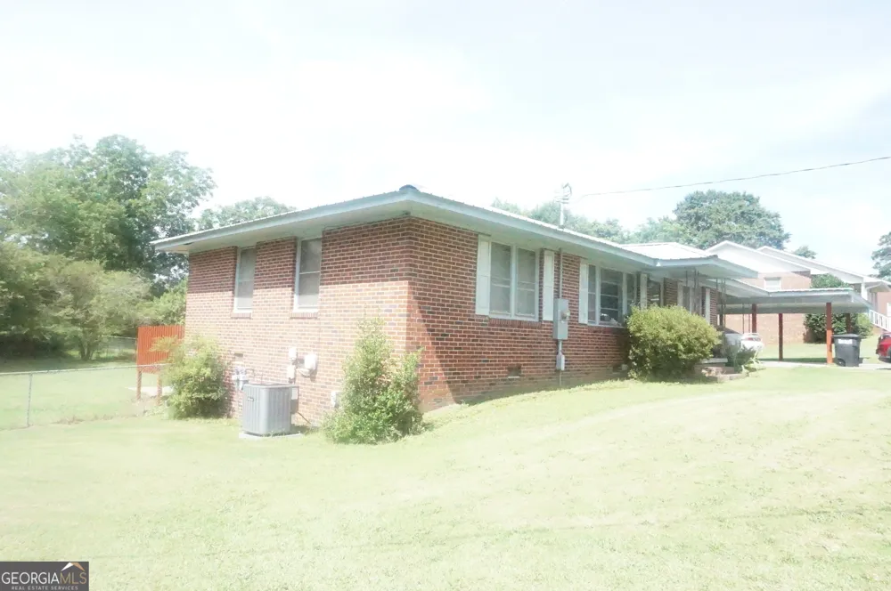 72 Bell ST Hartwell, GA 30643